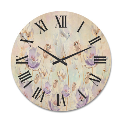 Horloge murale en fleurs dans des tons pastel