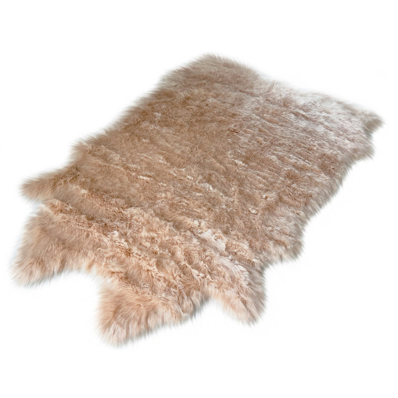 Tapis beige à poils longs en fausse fourrure de bison, Forme d'animal 5 pi x 6 pi