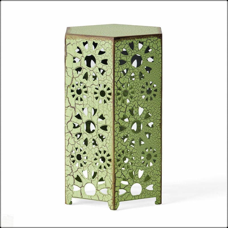Table d'appoint extérieure légère Eliana de 14 pouces avec une conception découpée unique et une fabrication durable