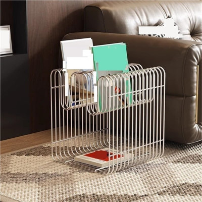 Étagère de bureau moderne en fil métallique, porte-revues et disques vinyles décoratifs, support autoportant pour classeurs et livres, disponible en rouge, noir et argent.