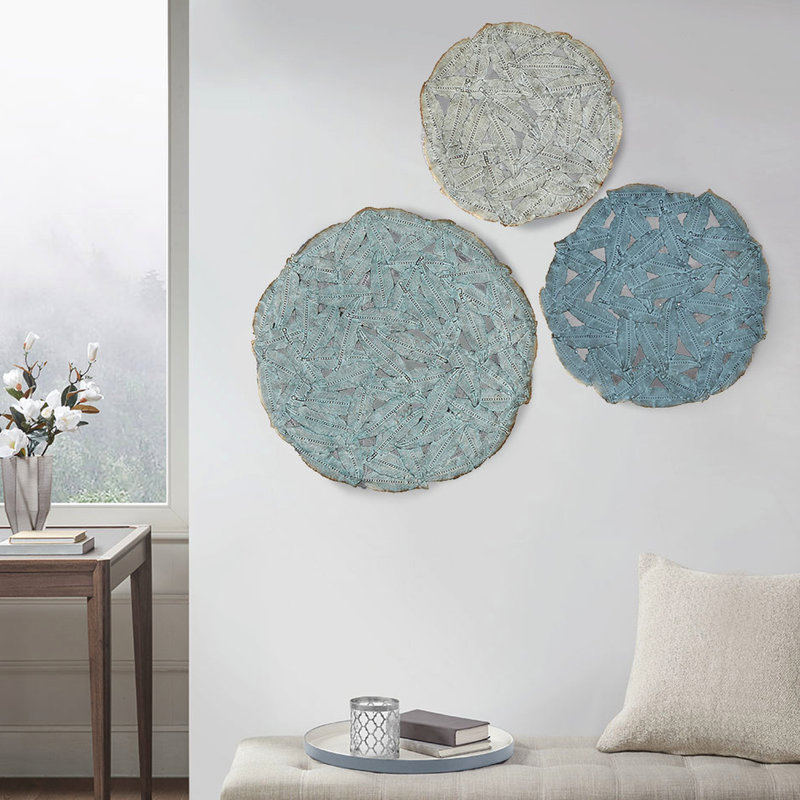 3 décorations murales en métal avec plumes texturées en bleu - 20 po, 17,25 po, 14,25 po, disque décoratif d'intérieur bleu, utilisation, crochets à anneaux
