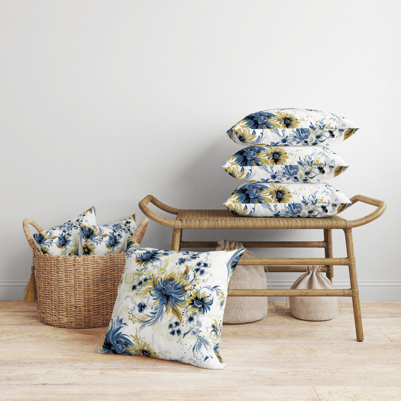 Coussin décoratif floral Delightful Wildflowers, Bleu / blanc / or floral, H 16 po x l 16 po
