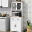 Armoire de cuisine en bois polyvalente avec beaucoup de rangement et tablettes réglables pour les espaces de cuisine organisés.