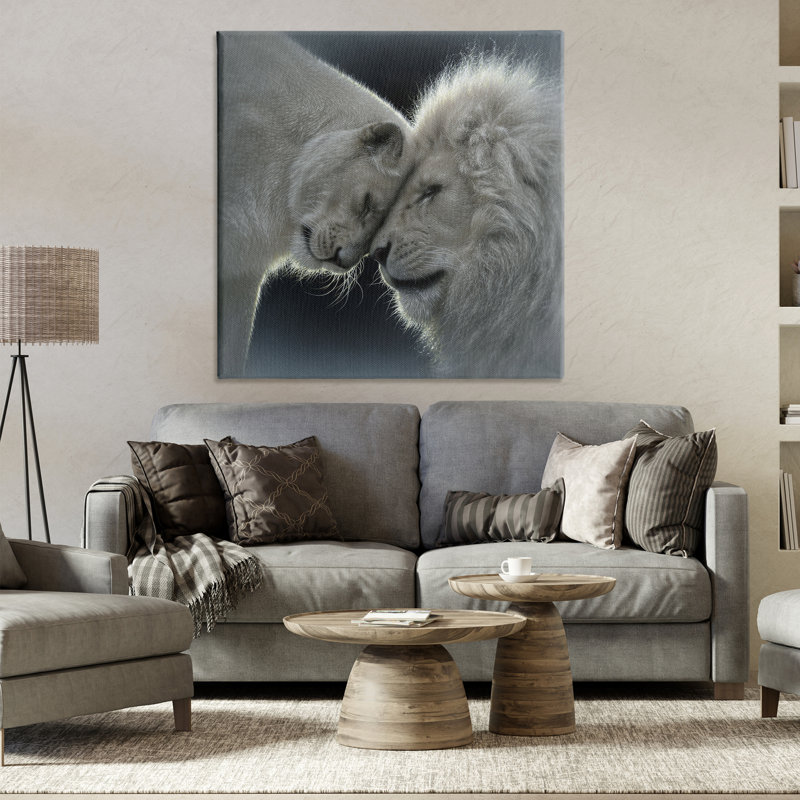 «White Lion Love», conception par Collin Bogle, H 36 po x l 36 po