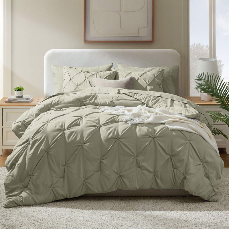 Ensemble d'édredon plissé avec draps Bed-in-a-Bag, Édredon de grande taille et 6 pièces supplément, Sauge pâle