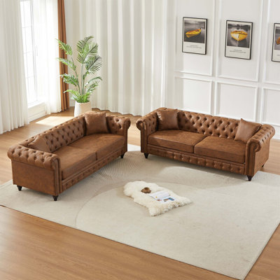 Ensemble de canapé moderne et modulaire avec structure en bois massif, revêtement en chenille, coussins en mousse haute densité et pieds en métal doré pour le salon ou le bureau.