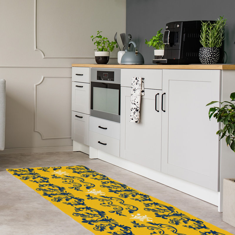 Tapis de couloir jaune