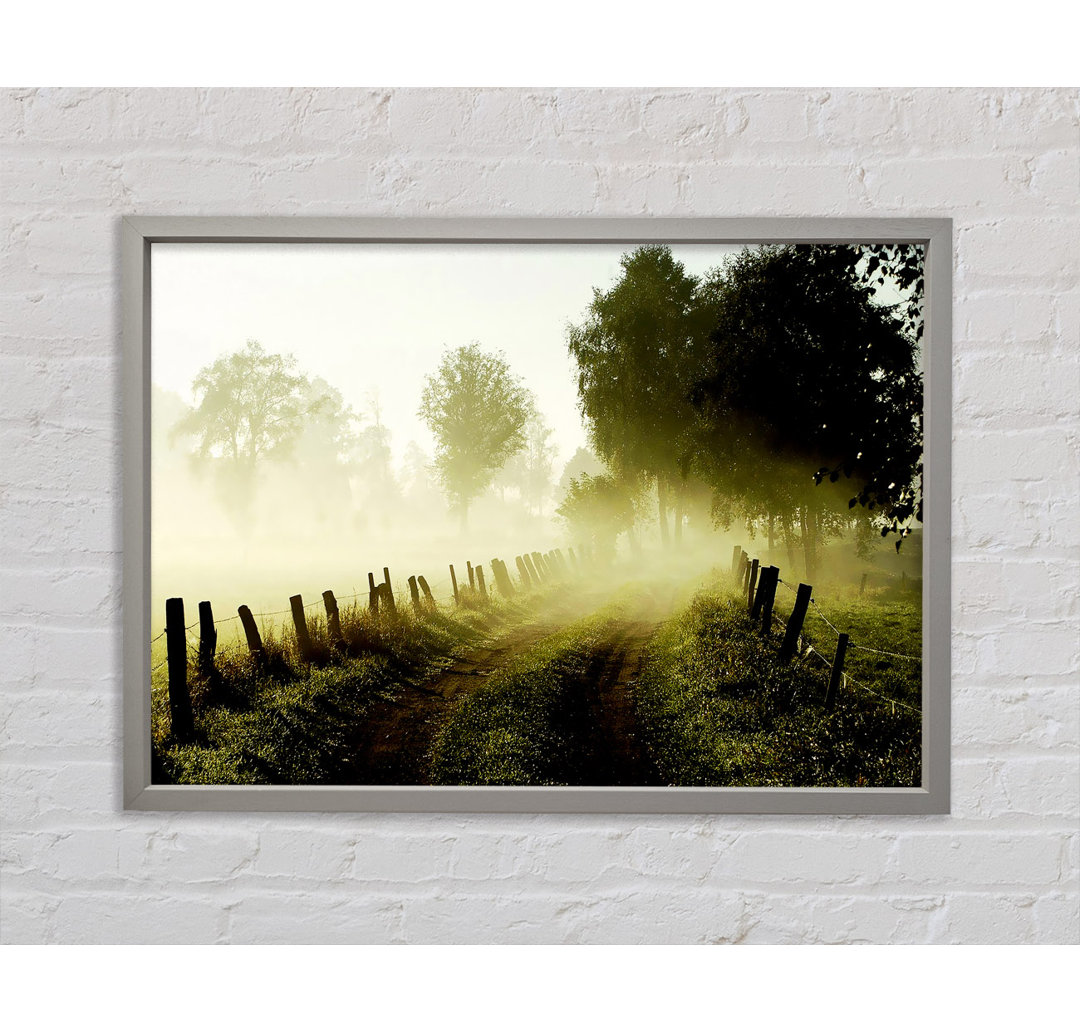 Country Lane Mist Gerahmter Druck