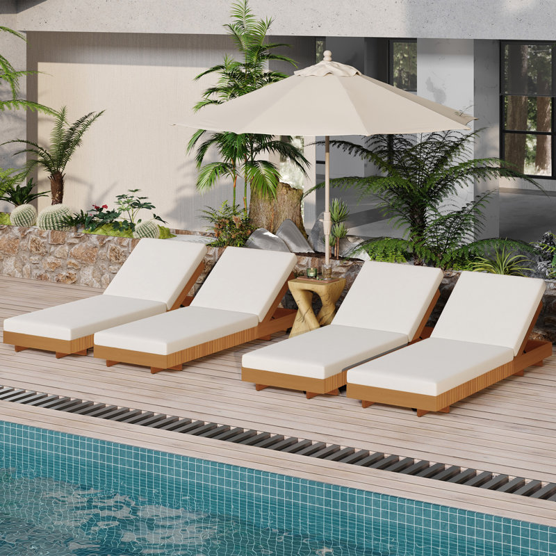 Chaise longue d'extérieur en bois d'acacia Foye avec dossier réglable et coussin hydrofuge, Crème, crème