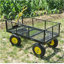 Les chariots de jardin BIG Wagon Cart facilitent le transport du bois de chauffage jaune et noir. La charge statique maximale est de 880 lb.