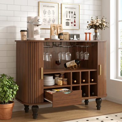 Armoire à café 39 "cannelée avec 6 porte-bouteilles