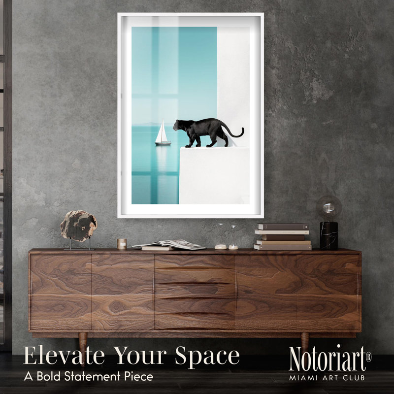 «Edge Feline Sail I Shadowbox» par Notoriart, H 46 po x l 31 po, Blanc