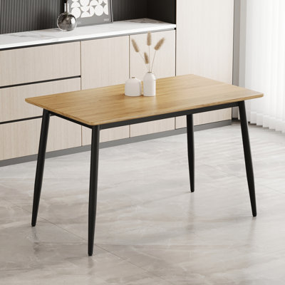 Table élégante avec grain naturel, pieds en métal noir, pour 4 à 6 personnes, facile à assembler à la maison