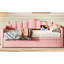 Lit de jour simple rose revêtu de velours, avec couchette escamotable et poches de type C pour les télécommandes
