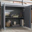 Lit mezzanine simple en bois d'hévéa gris avec rangement spacieux et armoire de bureau coulissante-117539405