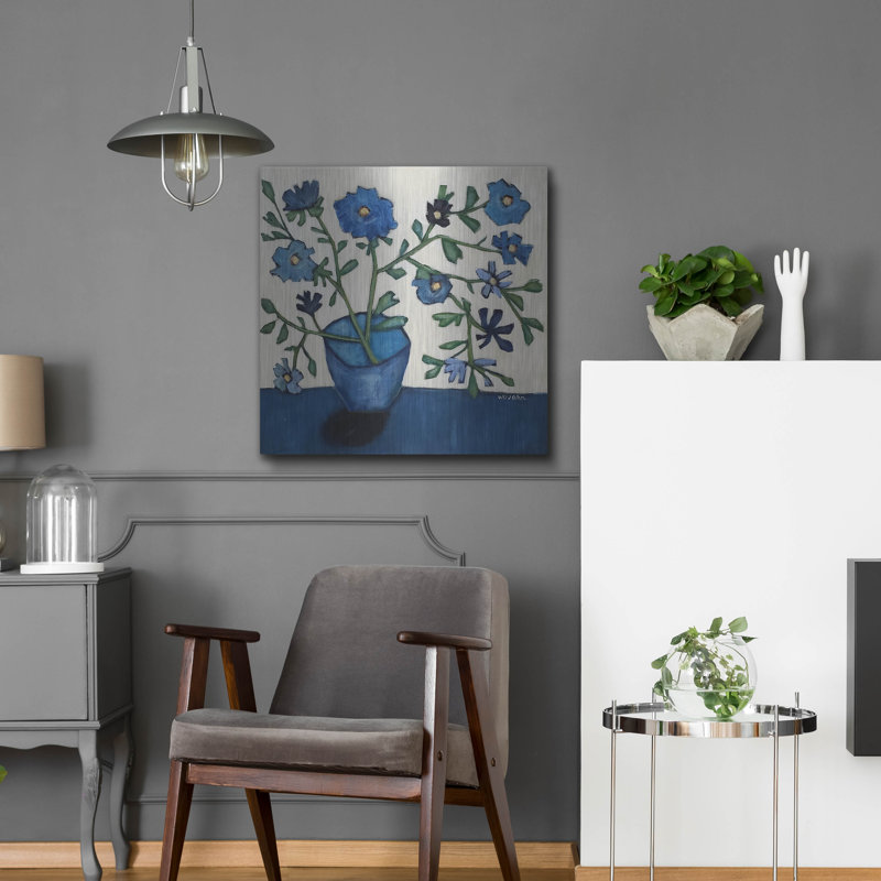 "Vase de fleurs bleues" par Holly Wojhan, H 24 po x l 24 po