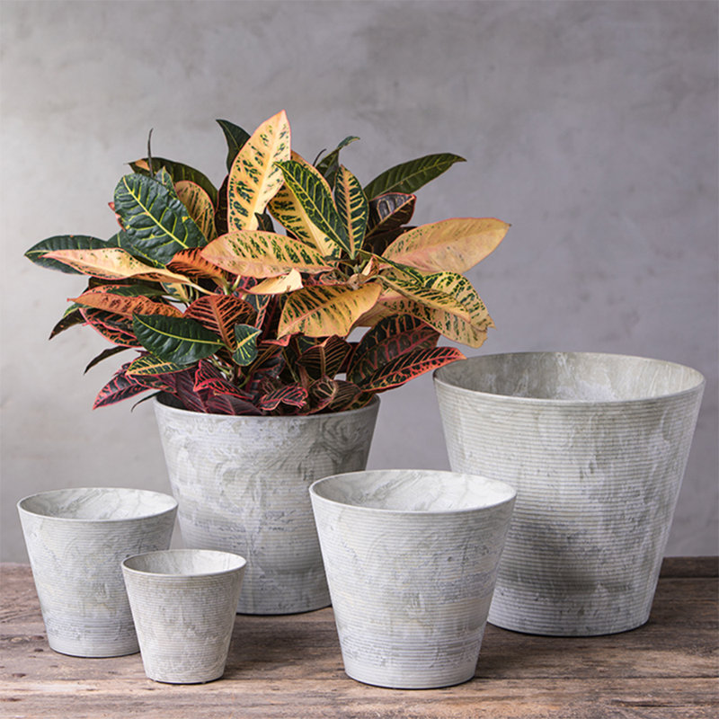 Pot à fleurs en résine Carreras, H 6 po x l 6,25 po x P 6,25 po, Menthe