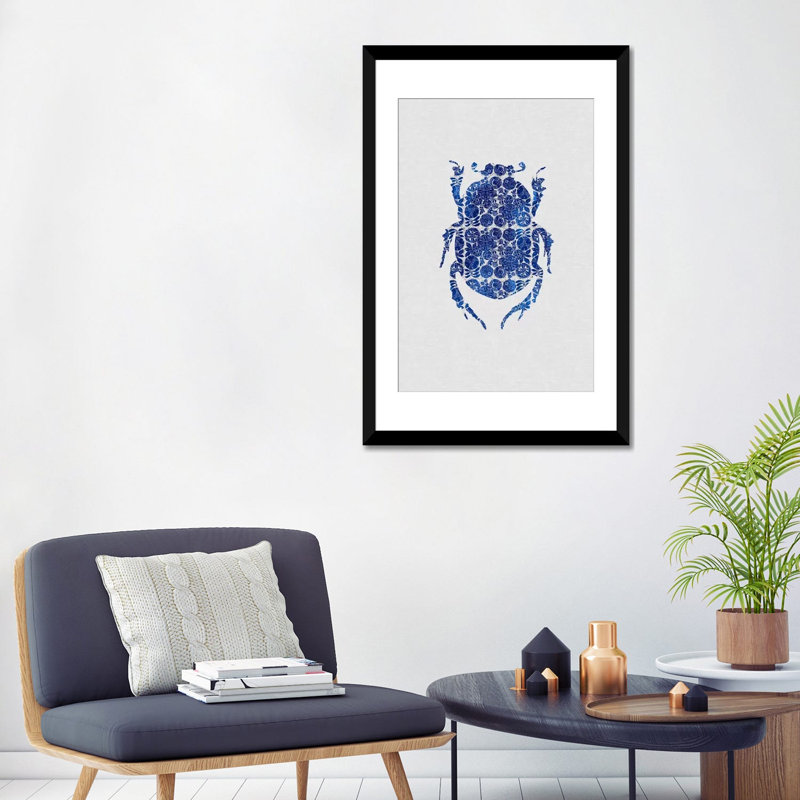 Blue Beetle I par Orara Studio - Giclée sur toile tendue avec châssis, Papier d'art encadré noir, Blanc