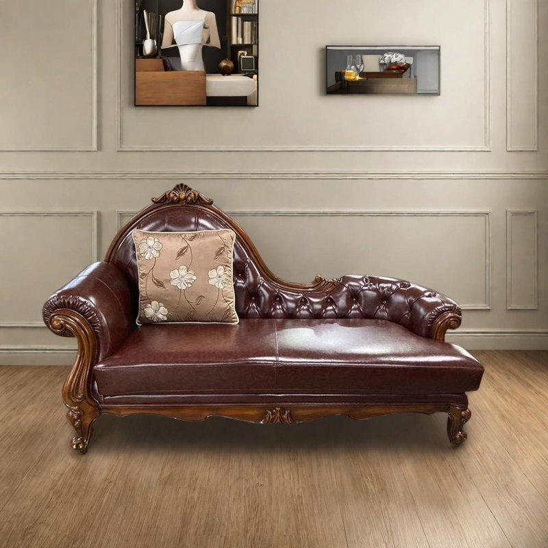 Chaise en bois massif de style luxueux, Orienté à gauche (vu de face)