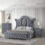 Luxueuse commode à 5 tiroirs avec façades capitonnées en velours et boutons en faux cristal, parfaite pour le décor et le rangement d'une chambre glamour.