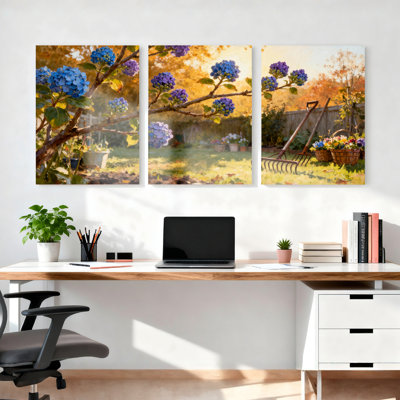 Hydrangea Garden Scene, reproduction d'art sur toile tendue sur toile (ensemble de 3)
