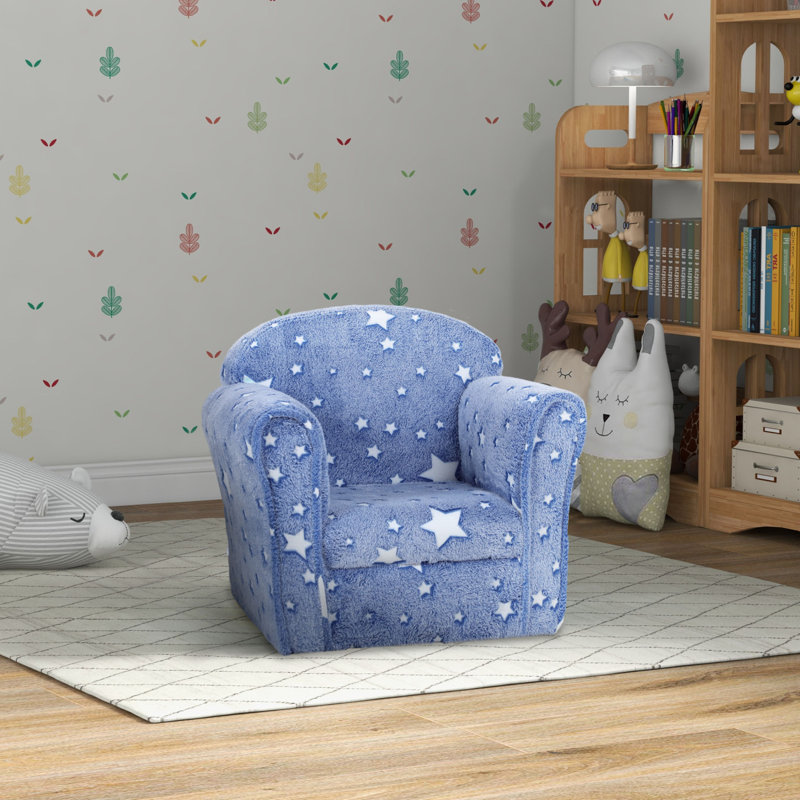 Canapé pour enfants avec étoiles brillantes dans la salle de jeux