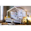 Lit simple avec tablettes, toit captivant blanc et fenêtre-383713578