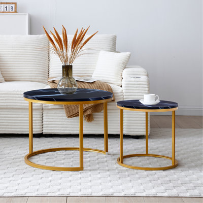 Ensemble de 2 tables basses gigognes à plateau noir avec cadre doré, tables rondes en bois et motif en marbre, salon, chambre à coucher, appartement, table de chevet simple industrielle moderne
