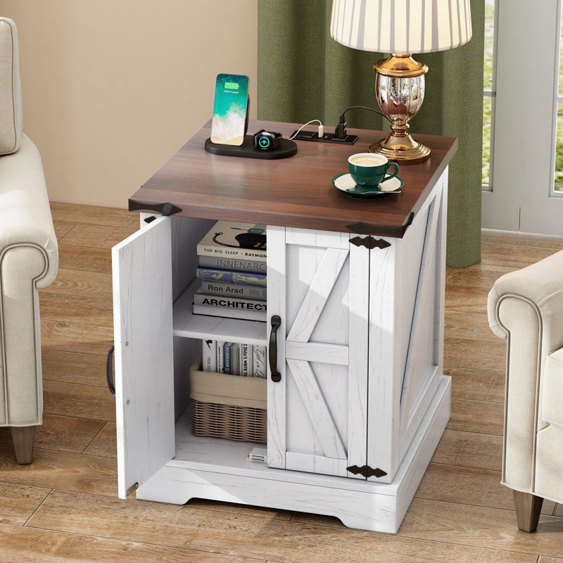 Table de bout Farmhouse avec station de charge, table de chevet en bois rustique avec tablette réglable, table d'appoint polyvalente en noyer de 19,6 po avec portes de grange et charnières rétro pour chambre à coucher