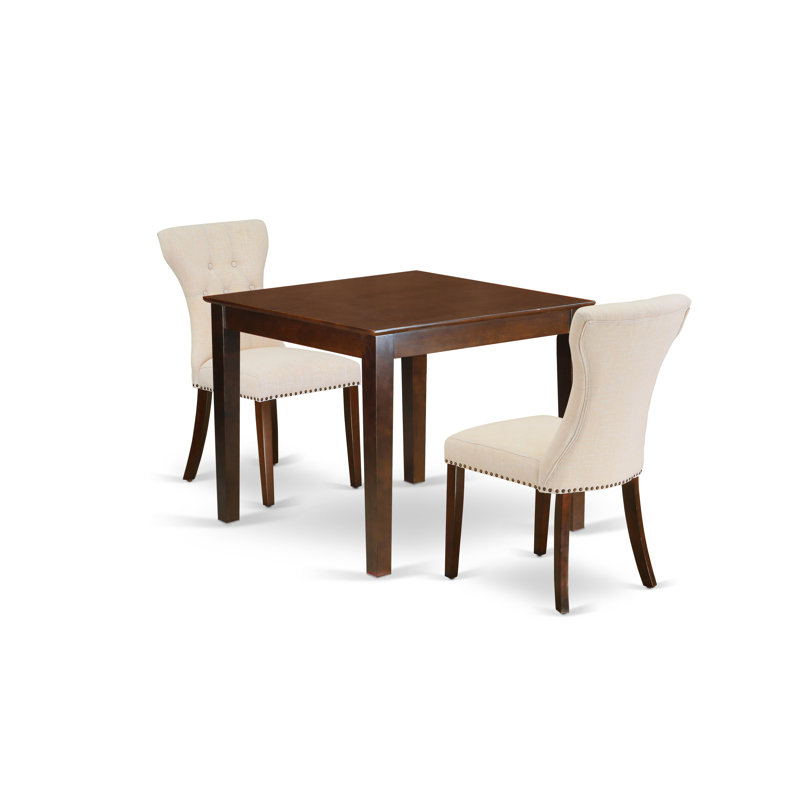 L'ensemble de mobilier de salle à manger 3 pièces comprend une table de salle à manger carrée et 2 chaises Parson rembourrées en lin beige clair, acajou