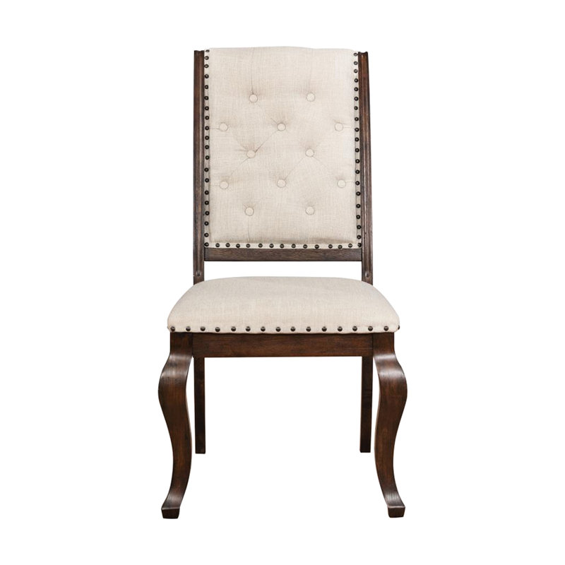 De 2 chaises de salle à manger rectangulaires en tissu crème avec dossier et garniture de tête de clou rembourrée de finition antique profonde, idéales pour la pièce