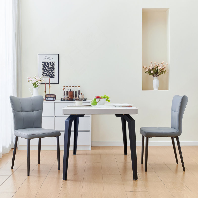 Ensemble de 2 chaises de salle à manger à haut dossier avec design ergonomique: structure en fer forgé, siège en cuir et coussins en éponge à rebond élevé