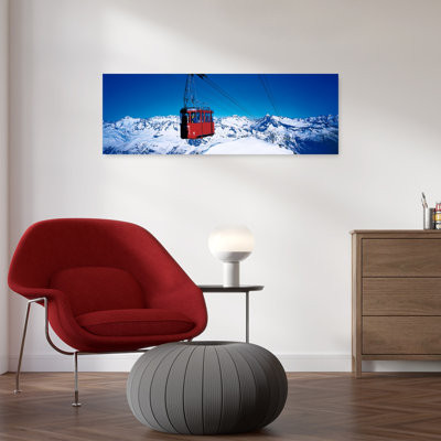 Téléphérique Andermatt, art abstrait contemporain de montagne en hiver en Suisse