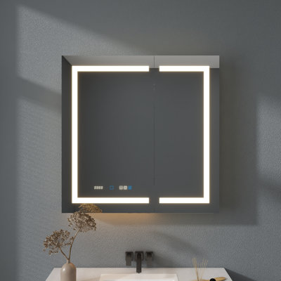 Pharmacie éclairée 36 "x 36" avec miroir, encastré ou en surface, porte gauche / droite, anti-buée, horloge, prise et USB