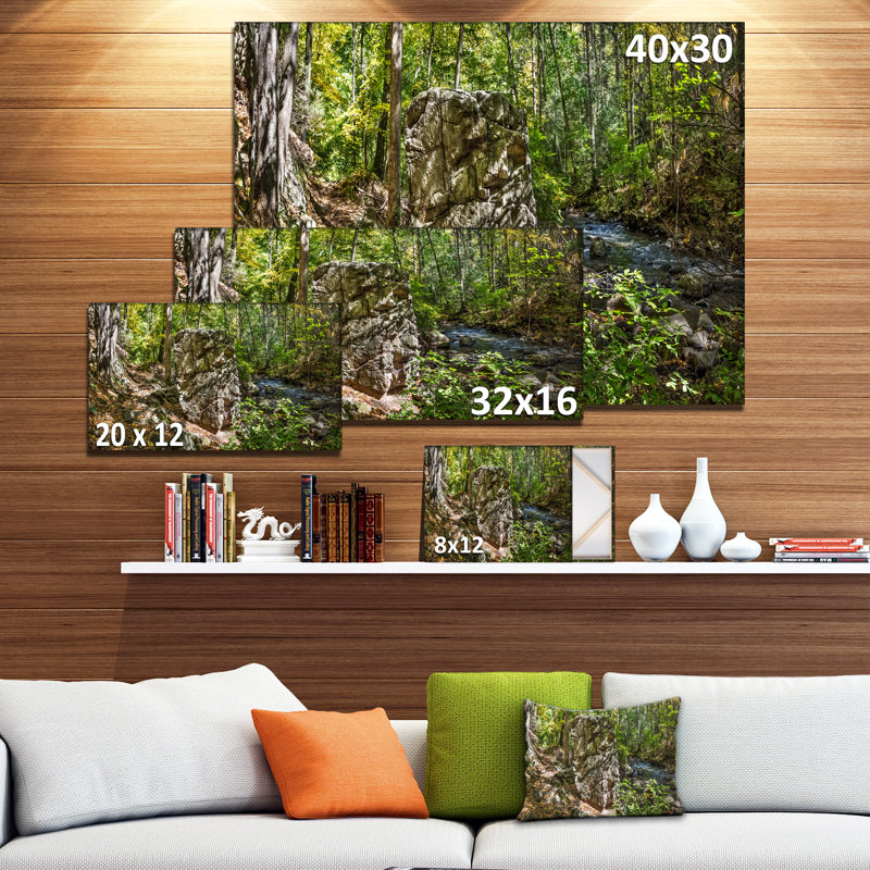 «Huge Rock in Black River Shore», reproduction de photo sur toile tendue, H 16 po x l 32 po x P 1 po