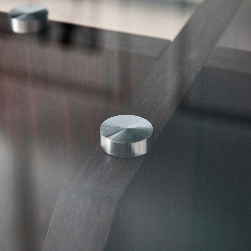 Table basse à structure croisée Creative avec plateau en verre trempé gris et rangement en forme d'éventail de couleur noyer. Parfait pour les salons, comme table basse ou table d'appoint. Idéal pour les petits espaces