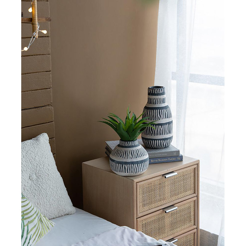 Yinn Ceramic Table Vase