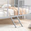 Lit superposé simple argenté avec une conception de maison contemporaine, une structure en métal et un angle pour la mise à jour de l'ameublement de la chambre à coucher