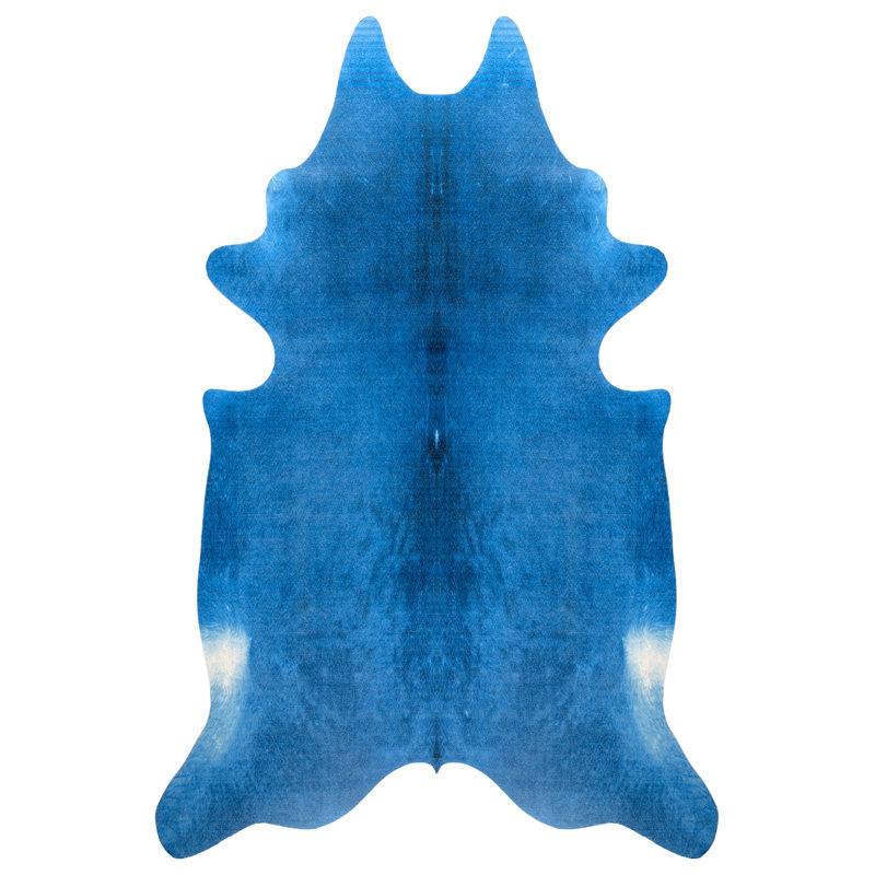 Tapis bleu uni en similicuir Novelty Helmine, Nouveauté 5 pi 3 po x 7 pi 7 po