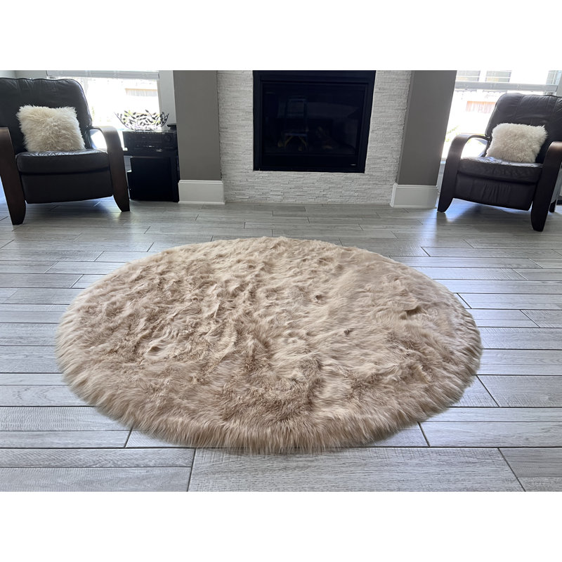 Mar Vista Faux Sheepskin Indoor Rug, Round 6'6"