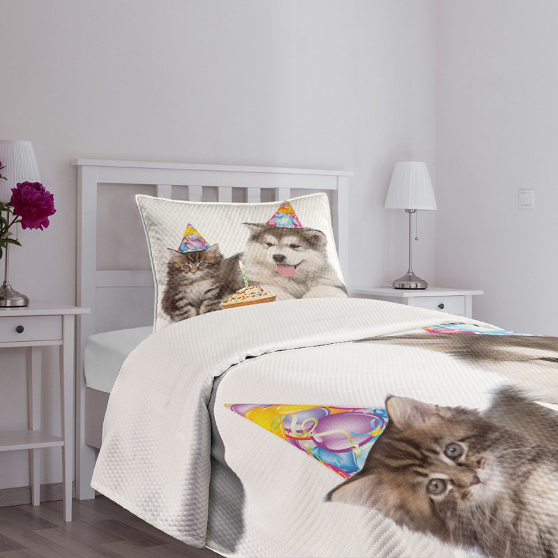 White Twin Quilted Bedspread Set with Party Animals