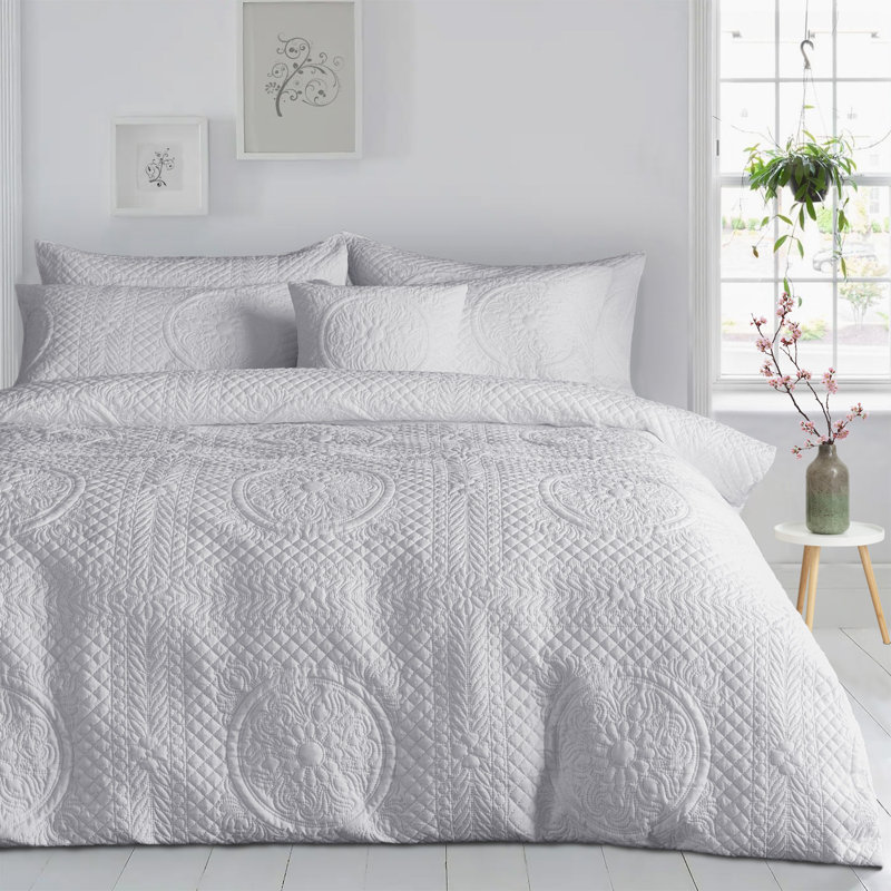 Deluxe Quilted Grandeur Pinsonic Duvet Set, 200 x 200 cm
