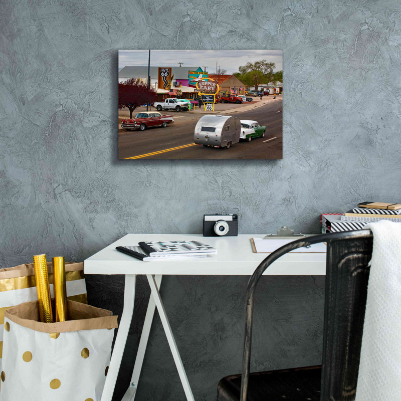 «Route 66 Fun Run Motoporium» par Mike Jones, estampe numérique sur toile, H 12 po x l 18 po x P 0,75 po