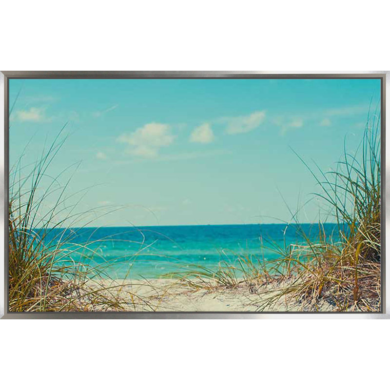 «Perfect Day I» par - photographie, Cadre flottant argent, H 31,5 po x l 51,5 po x P 2 po