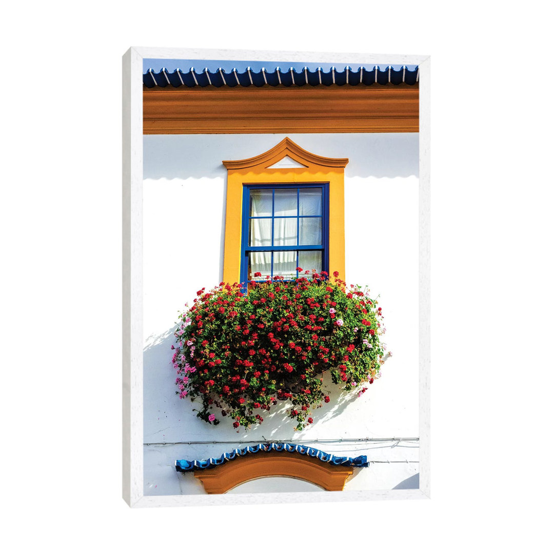 Portugal, Aveiro. Colorful Houses. von Terry Eggers - Galerie-verpackte Leinwand Giclée auf Leinwand