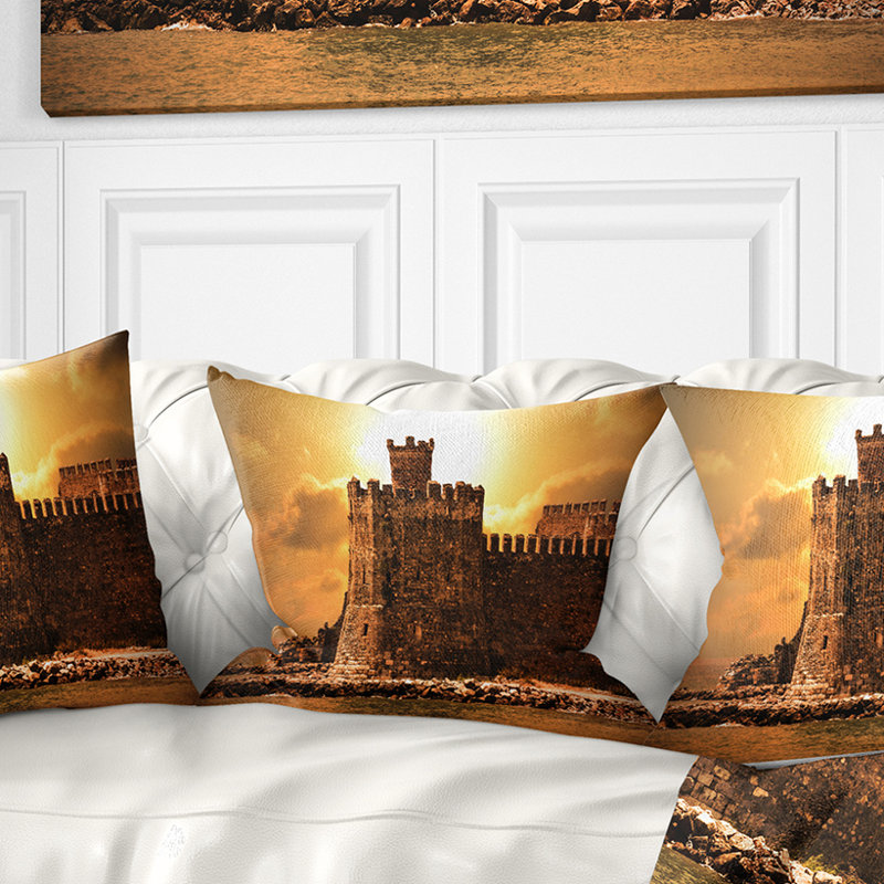 Vieux château au coucher du soleil - coussin à imprimé paysage, 16 po x 1 po, Coussin décoratif