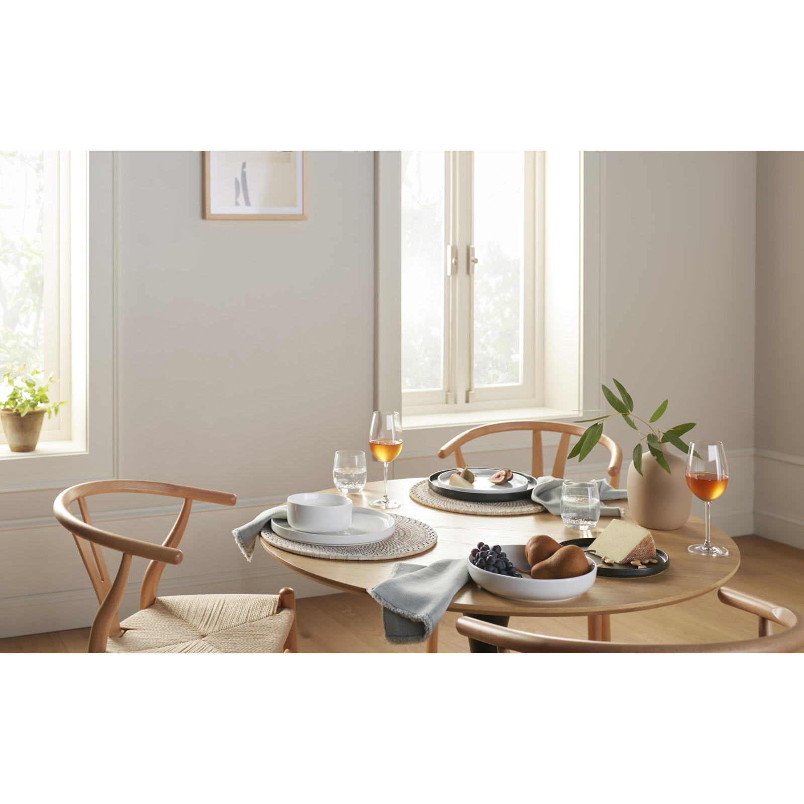 Malmesbury Straight Lip Stoneware Salad Plate, Black
