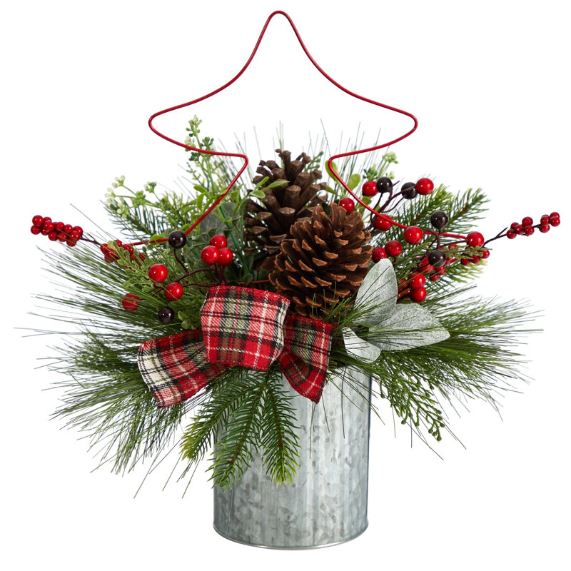 Arrangement de Noël pomme de pin et baies