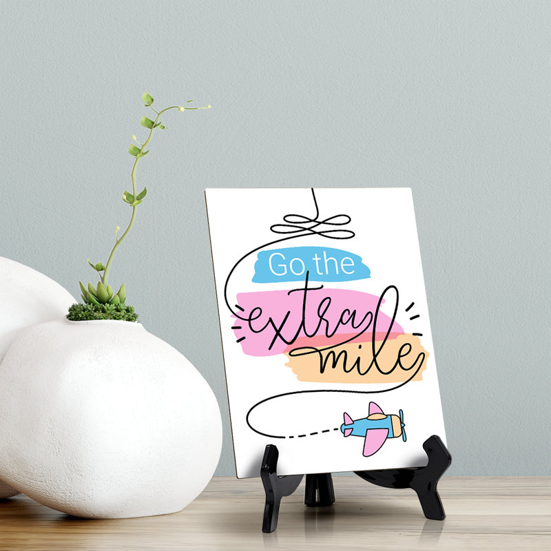 Plaque de table Go The Extra Mile avec support en acrylique
