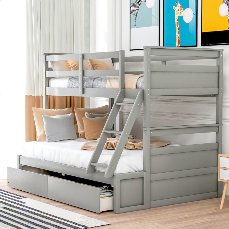 Lit superposé simple au-dessus d'un lit double gris - fonctionnel et élégant avec apparence: option de couchage polyvalente
